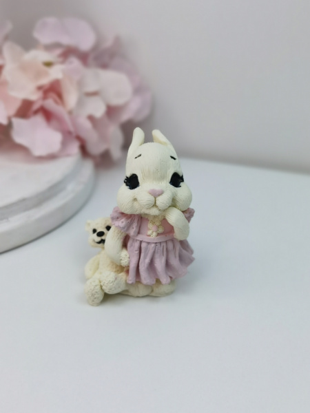 Фигурка из шок.глазури "Зайка с мишкой" бел